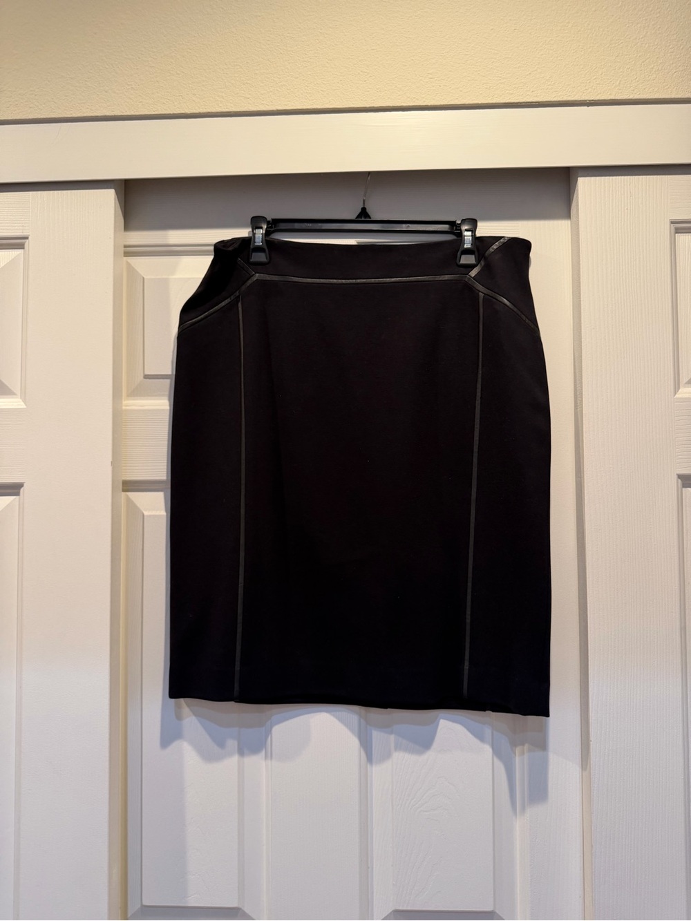 Classiques Entier Black Pencil Skirt with Contrast Topstitching